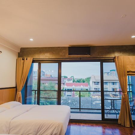 No.9 Hostel & Cafe Чиангмай Екстериор снимка