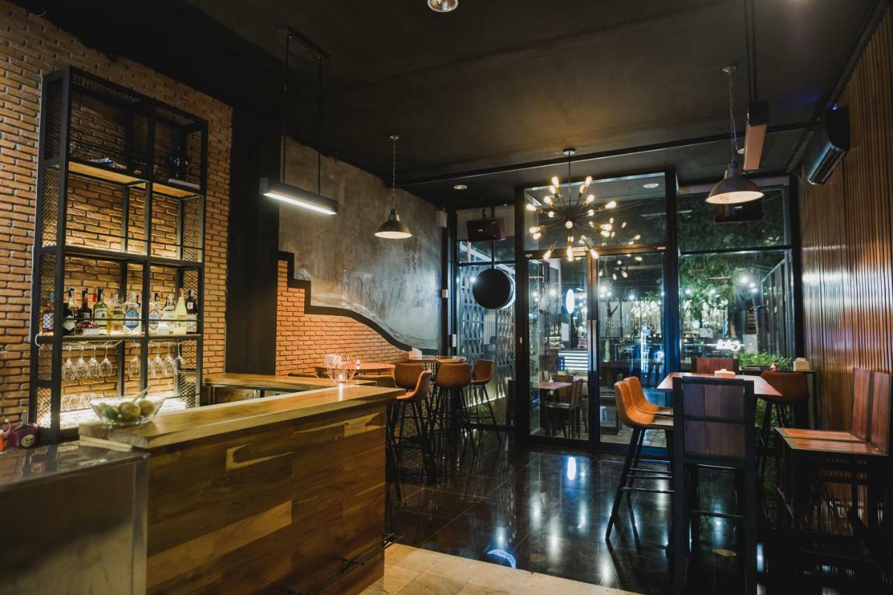 No.9 Hostel & Cafe Чиангмай Екстериор снимка