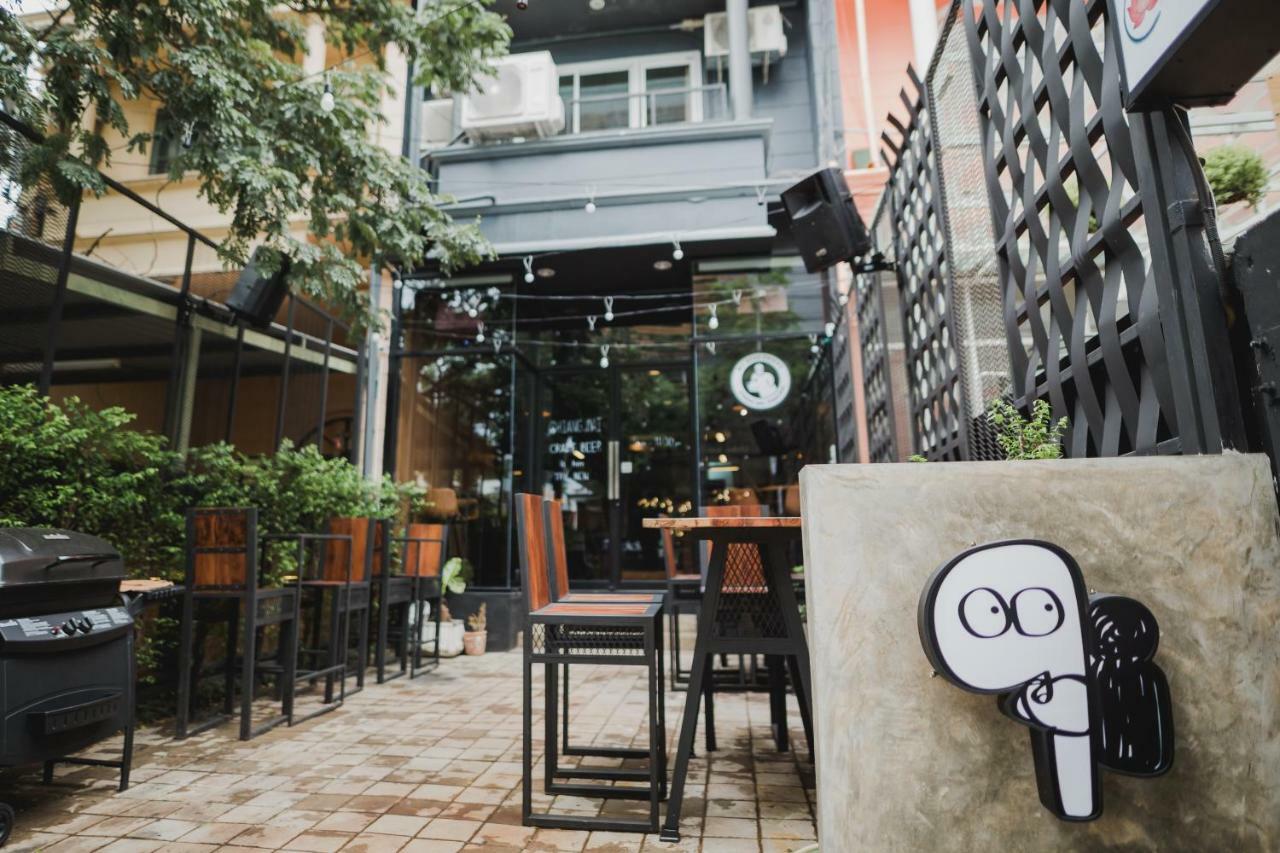 No.9 Hostel & Cafe Чиангмай Екстериор снимка