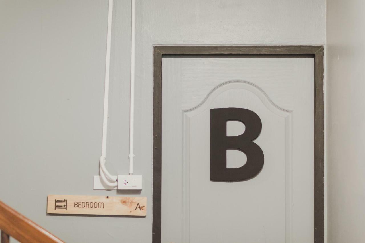 No.9 Hostel & Cafe Чиангмай Екстериор снимка