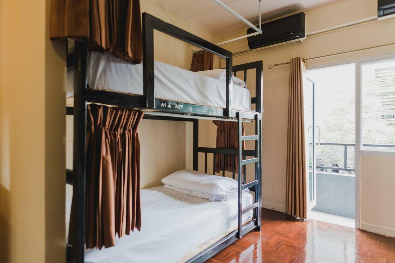 No.9 Hostel & Cafe Чиангмай Екстериор снимка